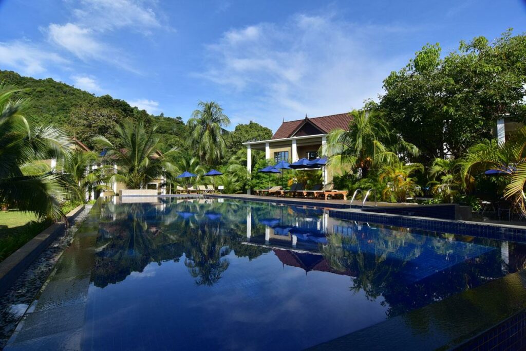 Redang-Coral-Redang-Island-Resort-swimming-pool-view