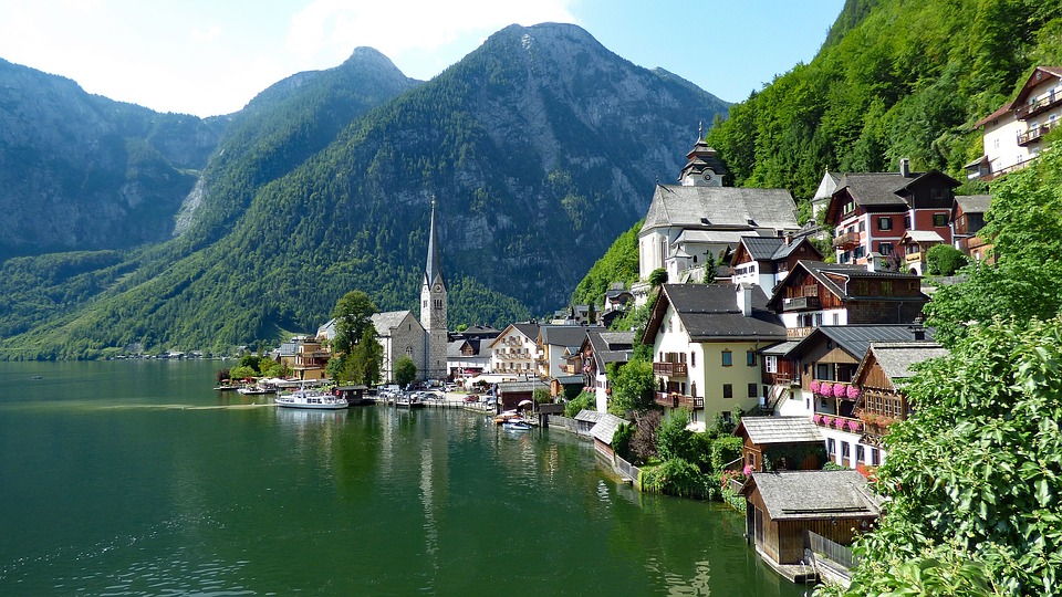 hallstatt photo credit @ Arvido from pixabay