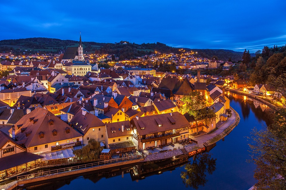 krumlov photo credit @ Vined from pixabay