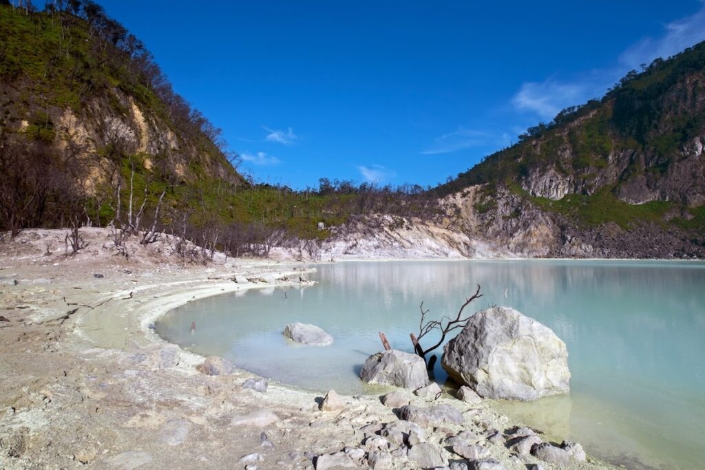 Kawah,Putih,Crater,In,Ciwidey,West,Java,,Near,Bandung,City.
