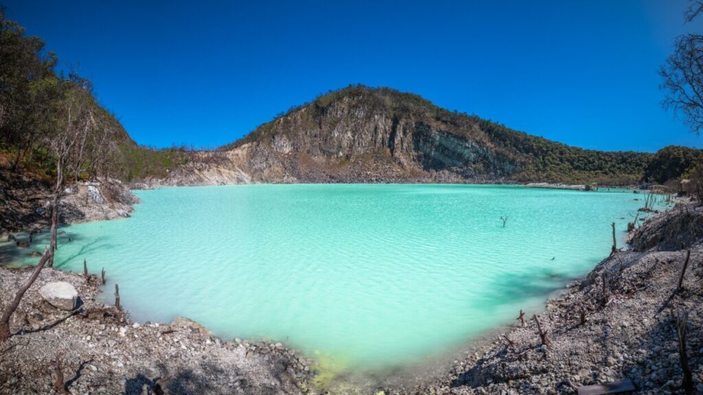 White,Crater,Or,Kawah,Putih,Sulfur,Lake,In,West,Java,