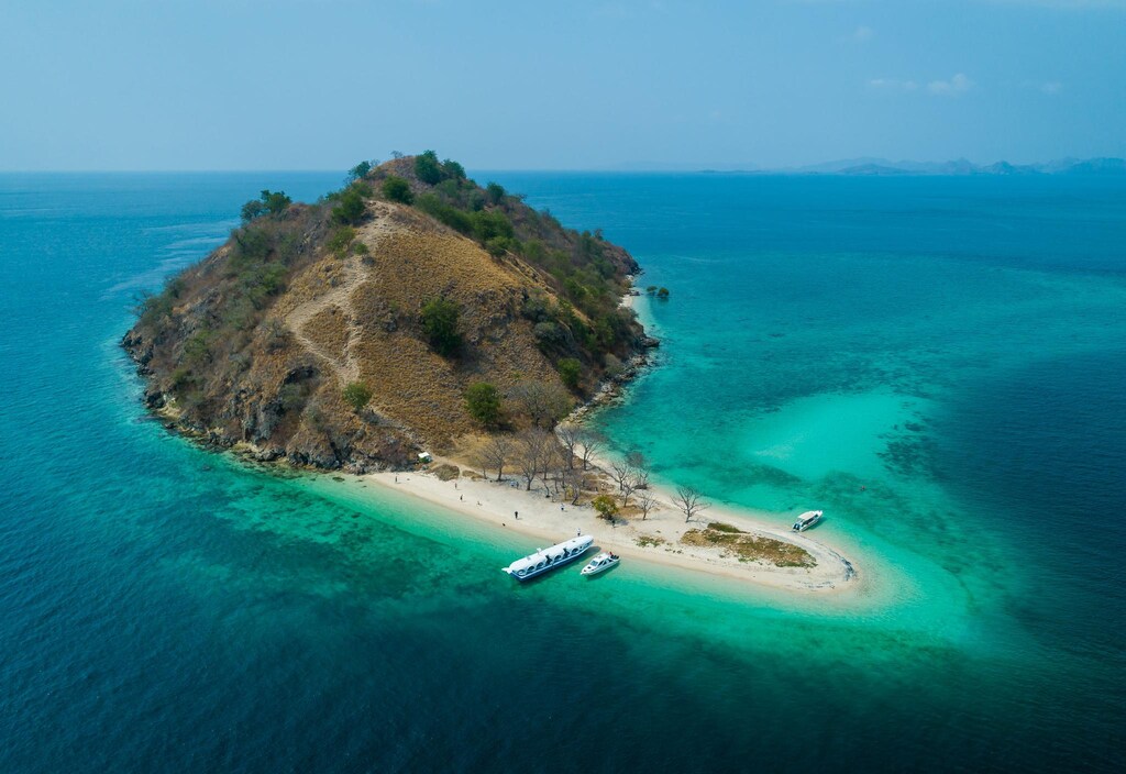 labuan bajo AYANA KOMODO WAECECI BEACH 5