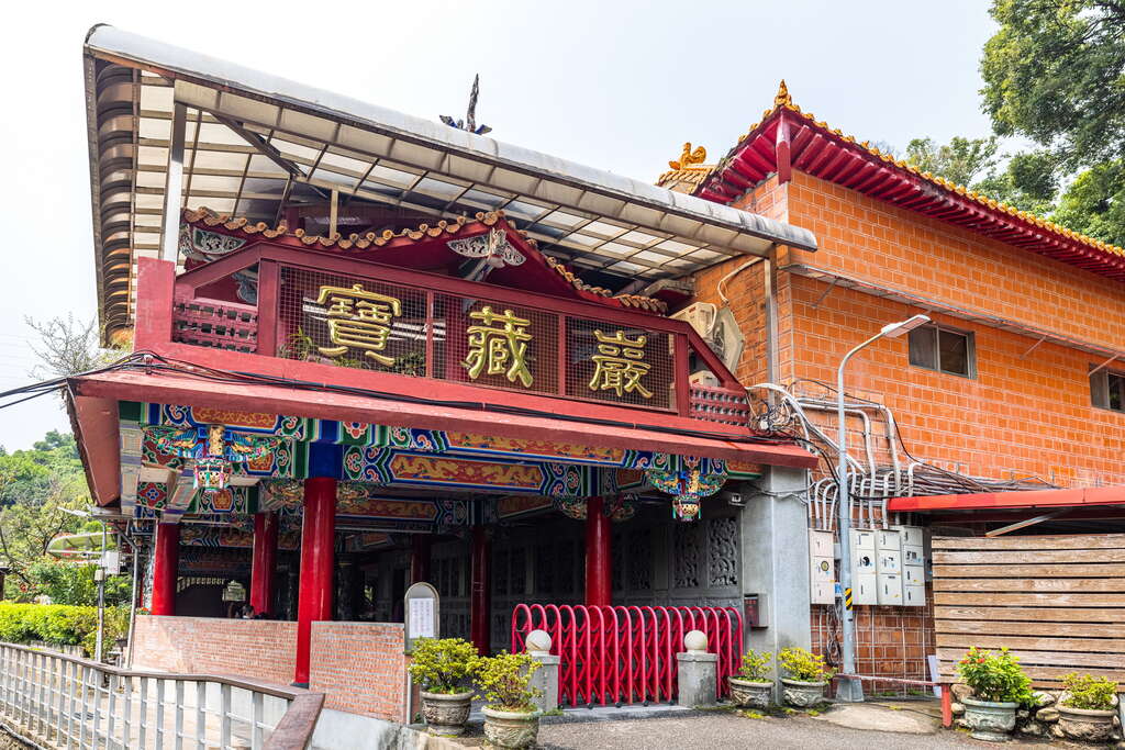 宝藏岩国际艺术村
