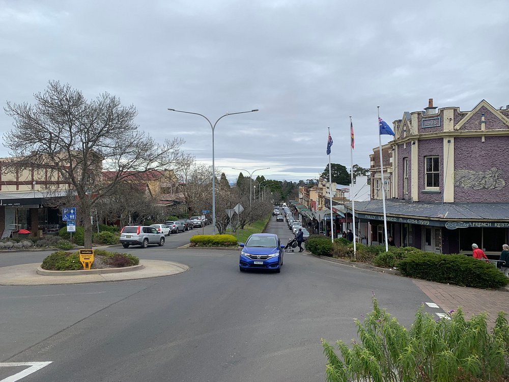 Leura town