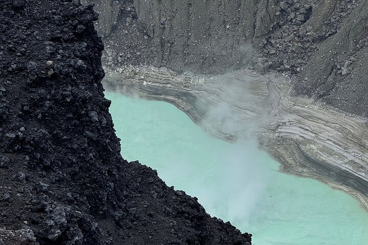 科阿特佩克火山湖（Lake Coatepeque）