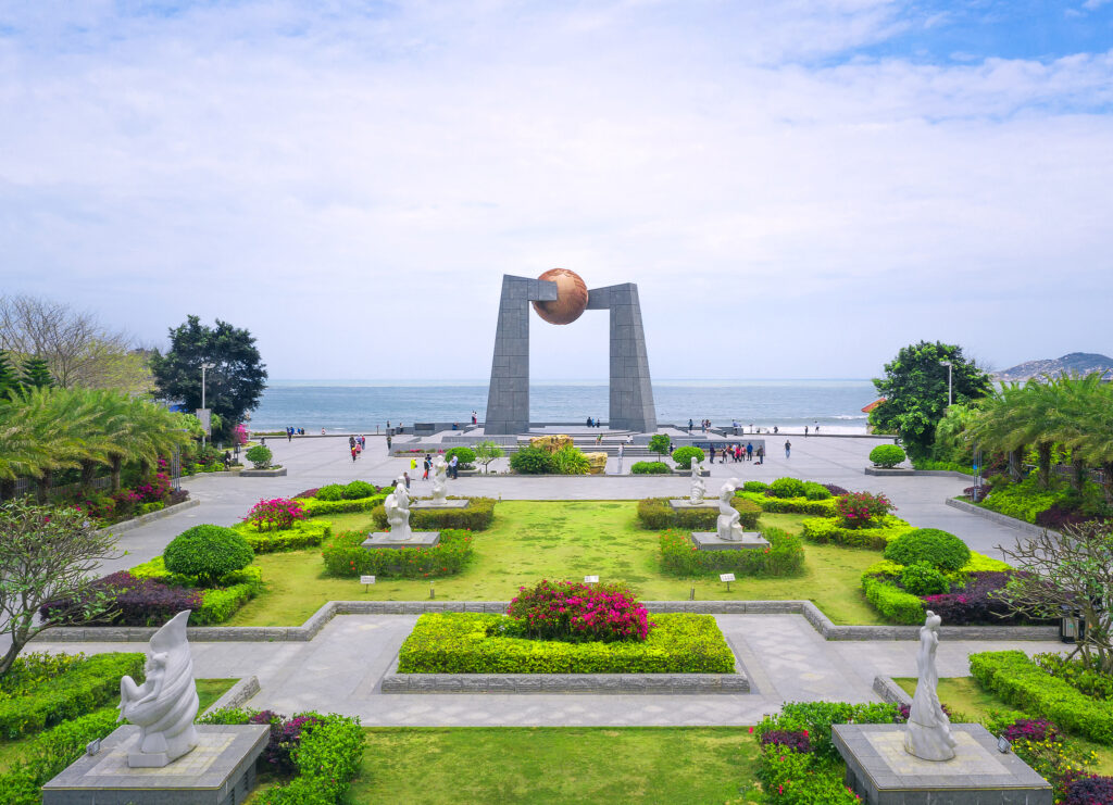 北回归线标志塔-自然之门