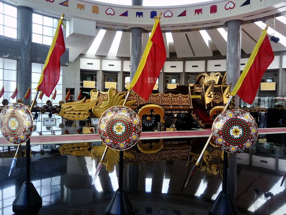 brunei royal regalia centre