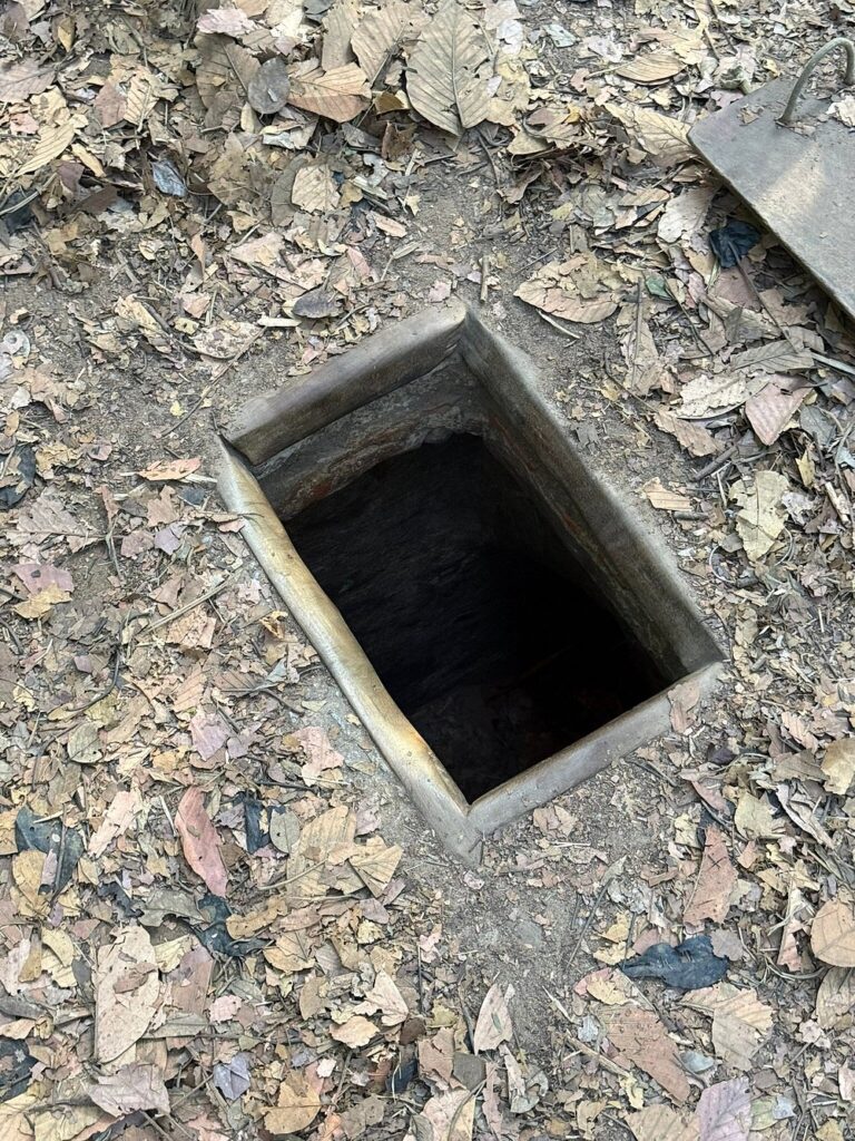 CU CHI TUNNELS (1)