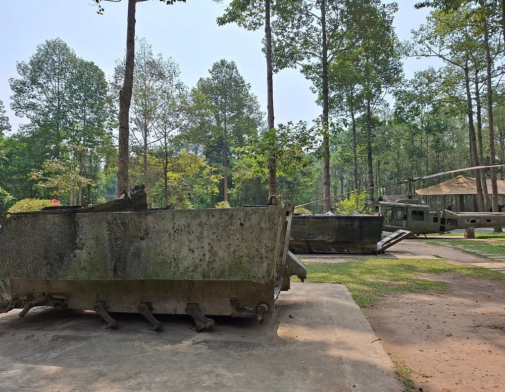 CU CHI TUNNELS (2)