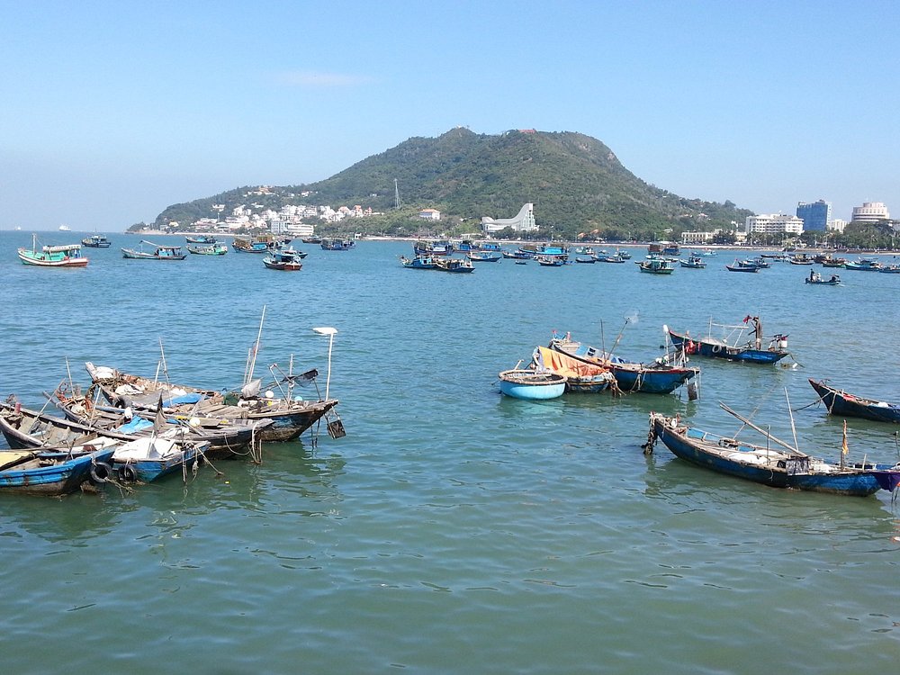 Thuy Van beach (Back beach)