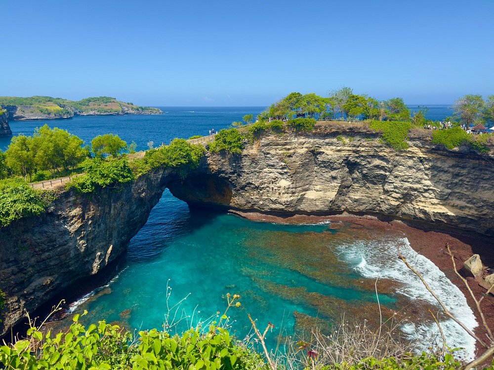 broken beach nusa penida