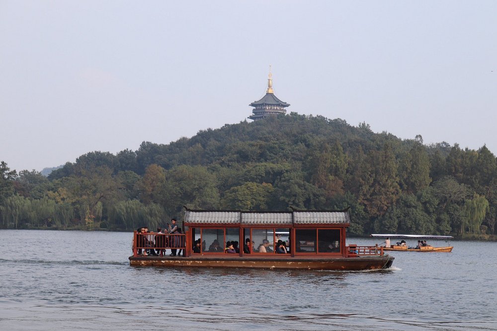 船游西湖
